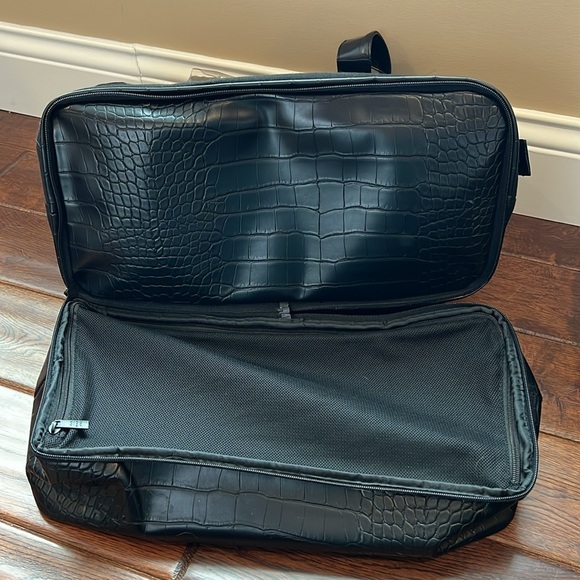 Black Beis Bundle, Convertible Weekender bag and Weekender Mini, &Cosmetic pouch - Picture 15 of 16